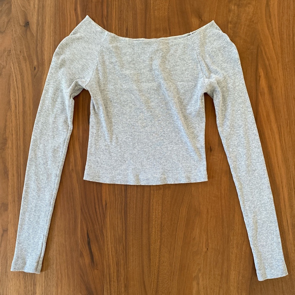 Brandy Melville Cropped Grey Long Sleeve Shirt
